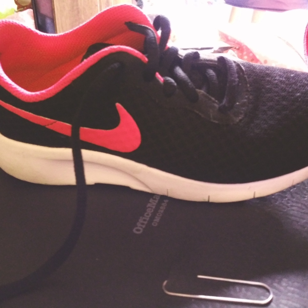 Nike Girls Size 4.5